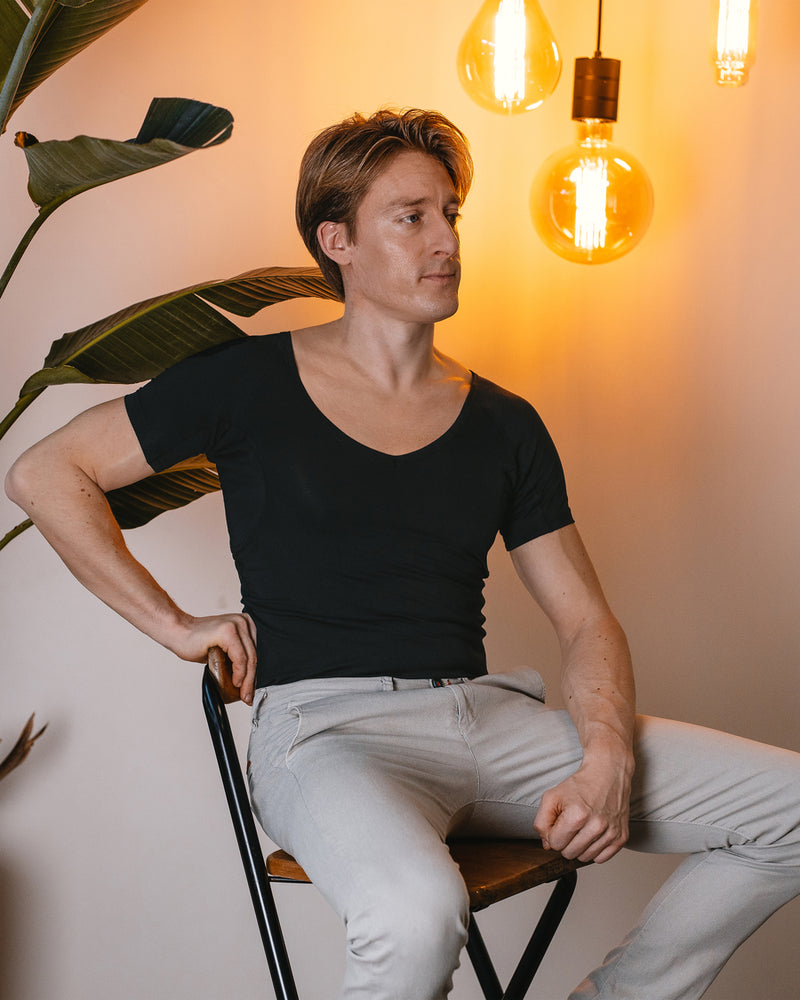 Secondary1  color__zwart+neck__diepe v-hals