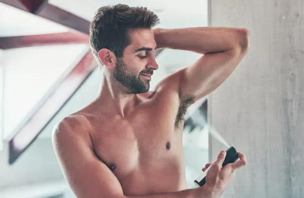 Antiperspirant vs. Deodorant: Welke kun je het beste gebruiken?