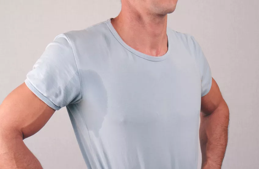 Zo voorkom je zweetplekken: 6 manieren om jouw shirts te redden!